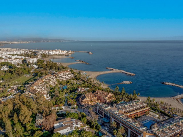 Apartamento con 2 Dormitorios  en Puerto Banús