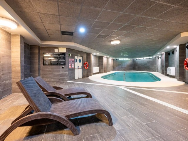 Apartamento con 2 Dormitorios  en Puerto Banús