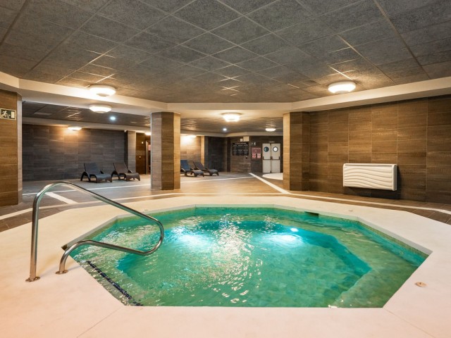 Apartamento con 2 Dormitorios  en Puerto Banús
