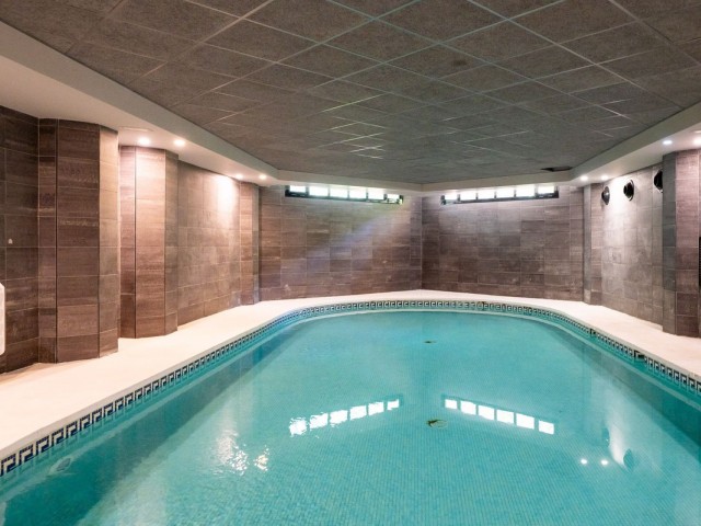 Apartamento con 2 Dormitorios  en Puerto Banús