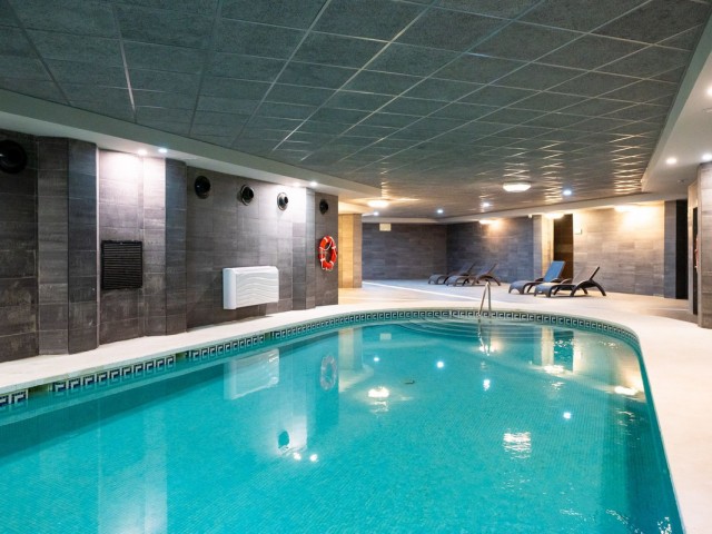 Apartamento con 2 Dormitorios  en Puerto Banús