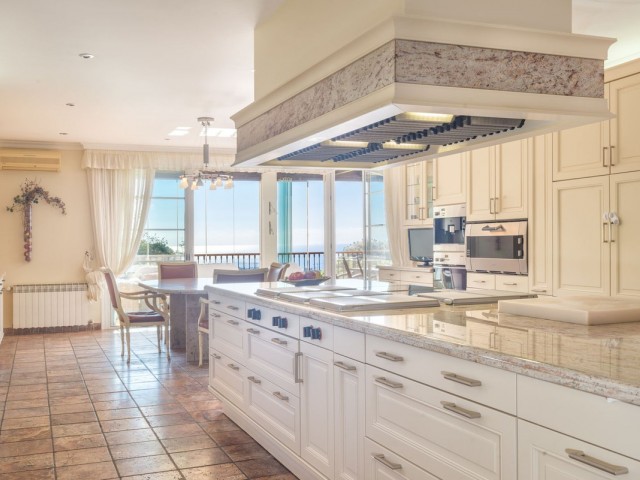 8 Schlafzimmer Villa in Altos de los Monteros