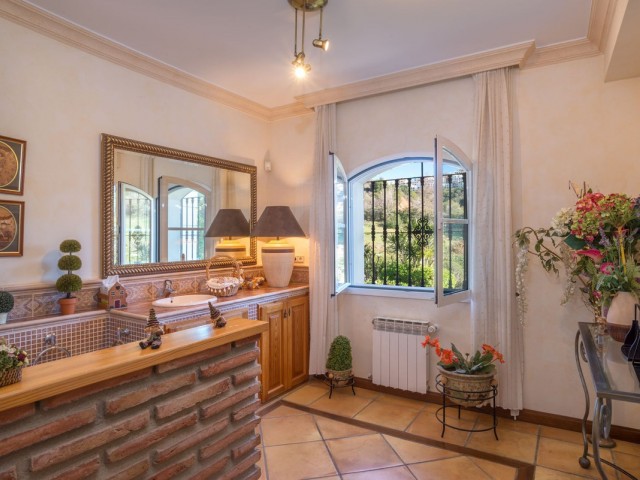 8 Schlafzimmer Villa in Altos de los Monteros