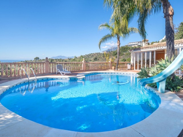 8 Schlafzimmer Villa in Altos de los Monteros