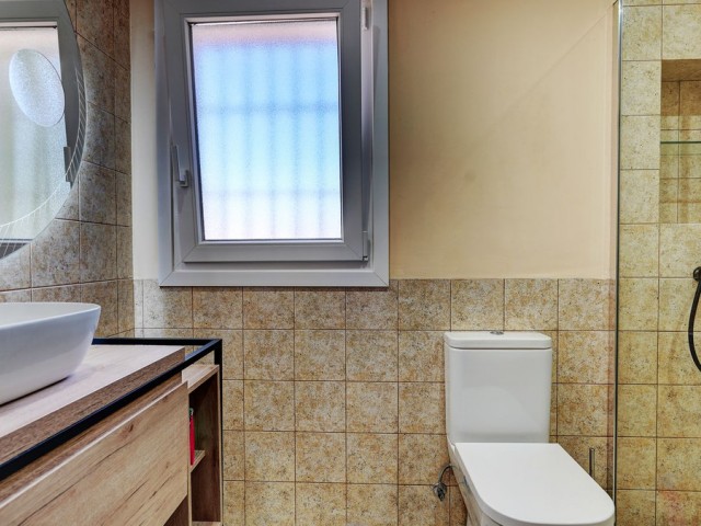 Villa con 4 Dormitorios  en Calahonda