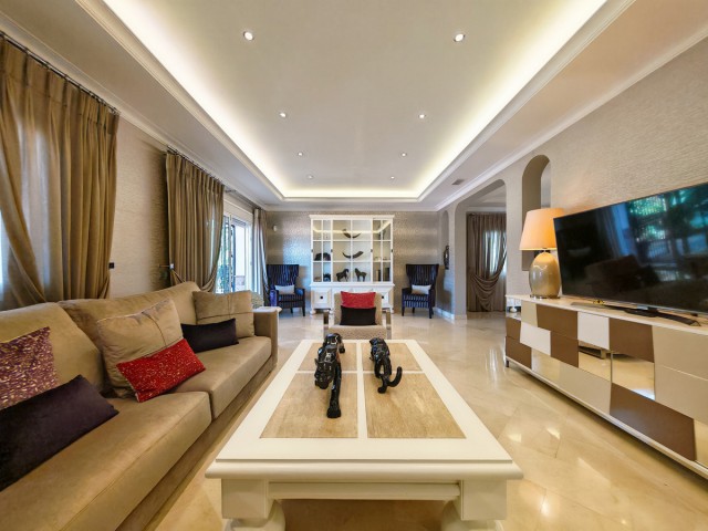 4 Schlafzimmer Villa in Elviria