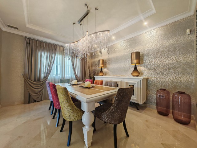 4 Schlafzimmer Villa in Elviria