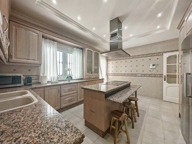 4 Schlafzimmer Villa in Elviria