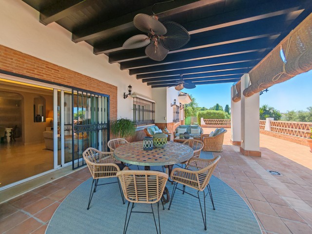 4 Schlafzimmer Villa in Elviria