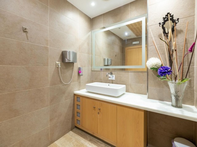 Comercial con 0 Dormitorios  en Mijas