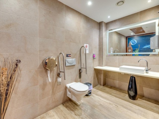 Comercial con 0 Dormitorios  en Mijas