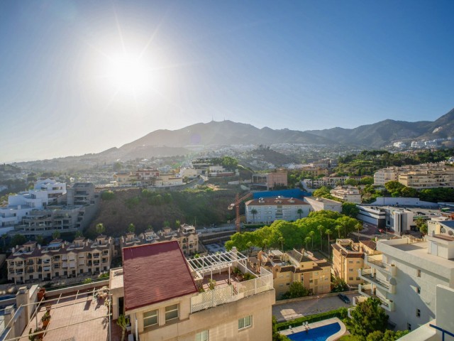 Penthouse avec 2 Chambres  à Torrequebrada