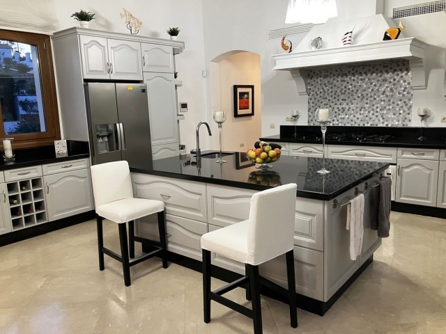 7 Bedrooms Villa in Sotogrande Alto