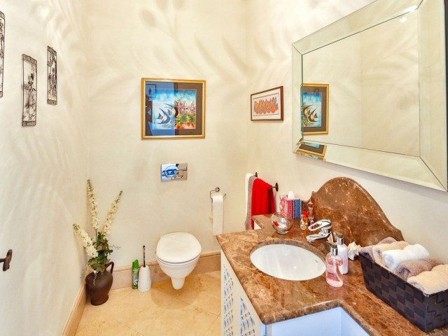 7 Bedrooms Villa in Sotogrande Alto