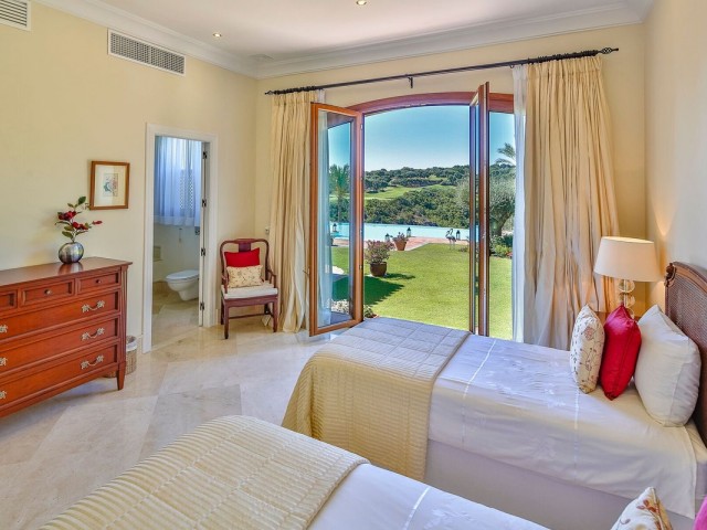 7 Bedrooms Villa in Sotogrande Alto