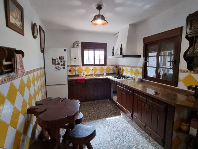 Villa con 3 Dormitorios  en Casares