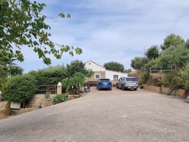Villa con 3 Dormitorios  en Casares