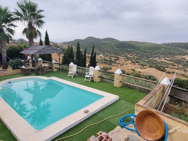 Villa con 3 Dormitorios  en Casares