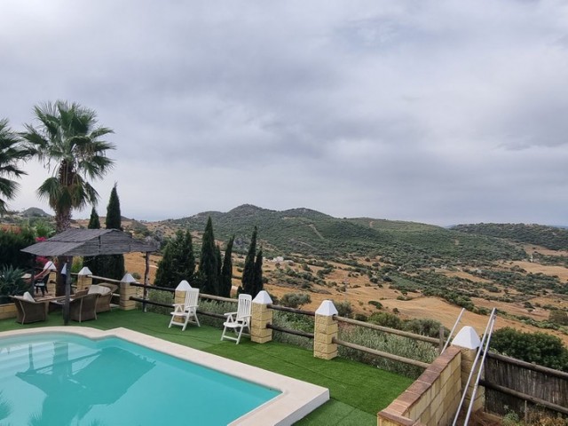 Villa con 3 Dormitorios  en Casares