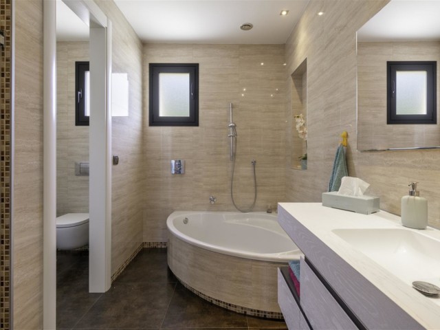 3 Bedrooms Villa in Torremolinos