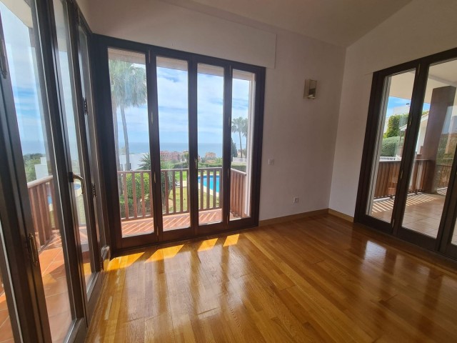 Villa con 8 Dormitorios  en La Capellania