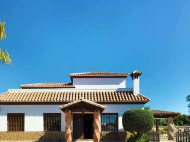 5 Bedrooms Villa in Estepona