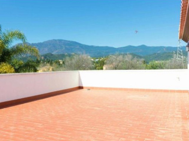 5 Bedrooms Villa in Estepona