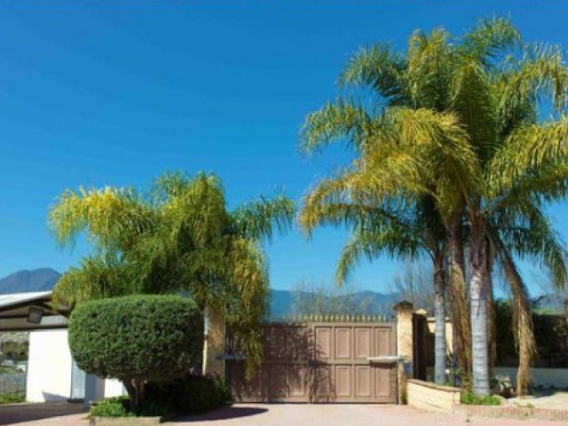 5 Bedrooms Villa in Estepona