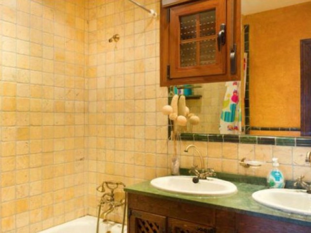 5 Bedrooms Villa in Estepona