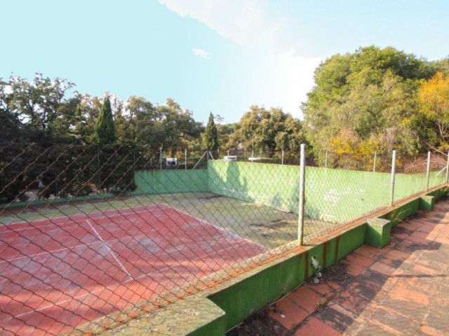Comercial con 0 Dormitorios  en Marbesa