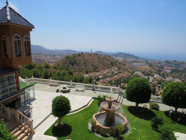 Villa avec 5 Chambres  à Málaga