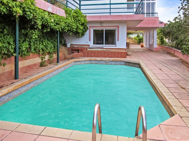 7 Bedrooms Villa in Mijas
