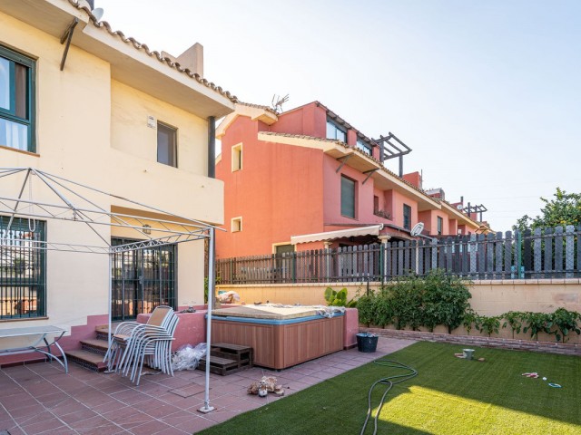 Reihenhaus, Cancelada, R4319359