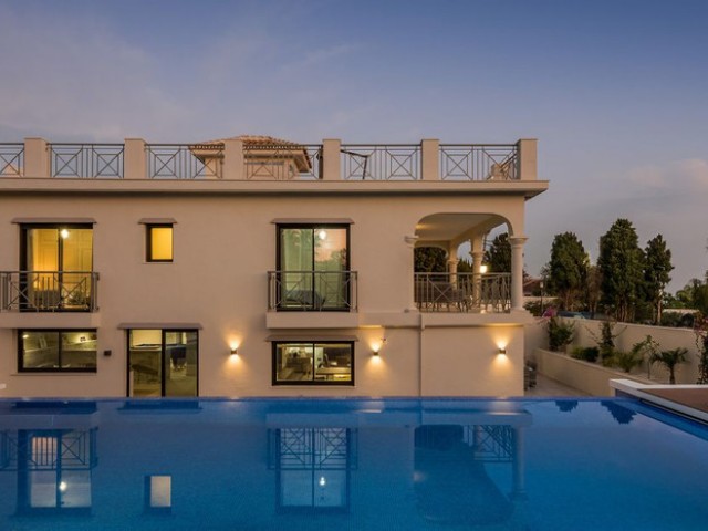 5 Bedrooms Villa in Río Real