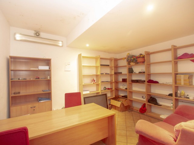 Comercial con 0 Dormitorios  en Marbesa