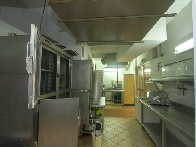 Comercial con 0 Dormitorios  en Marbesa