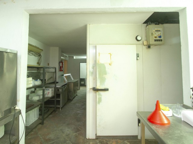 Comercial con 0 Dormitorios  en Marbesa