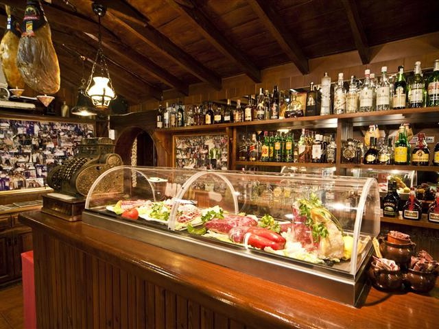 Commercial in Nueva Andalucía