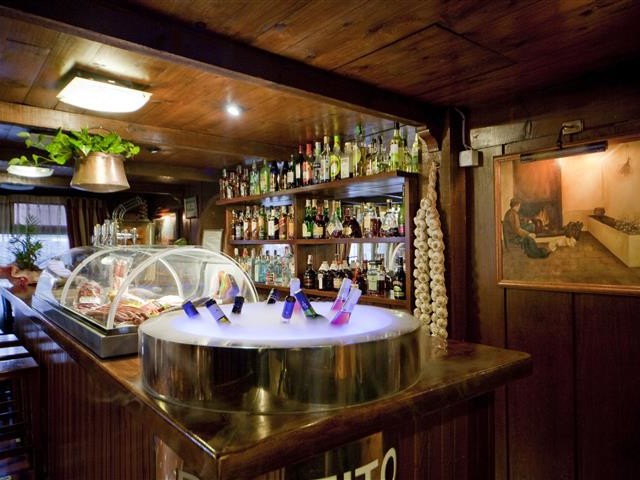 Commercial in Nueva Andalucía