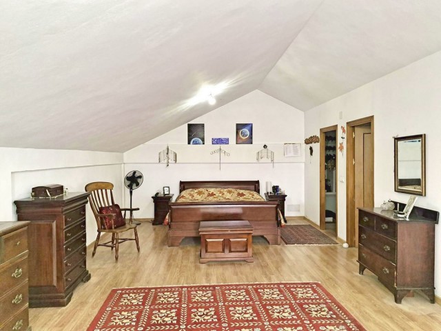 Villa con 4 Dormitorios  en Alhaurín el Grande
