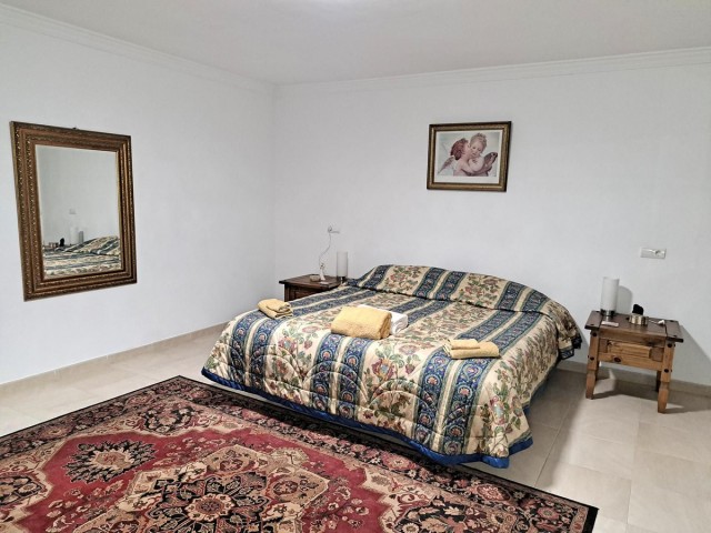 Villa con 4 Dormitorios  en Alhaurín el Grande