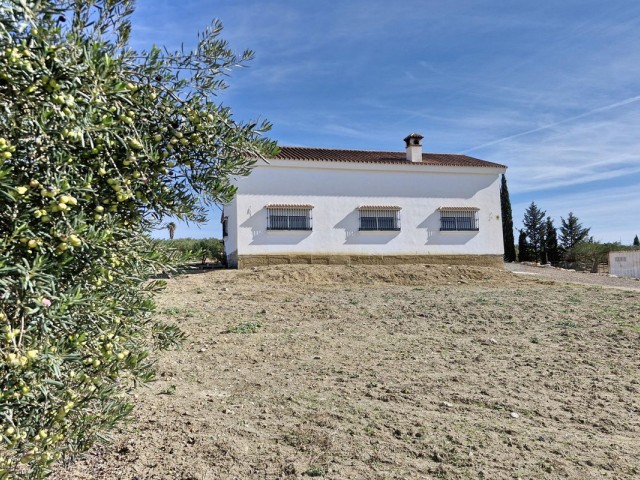 Villa con 4 Dormitorios  en Alhaurín el Grande