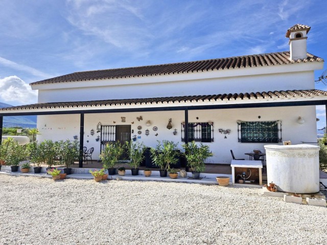 Villa con 4 Dormitorios  en Alhaurín el Grande