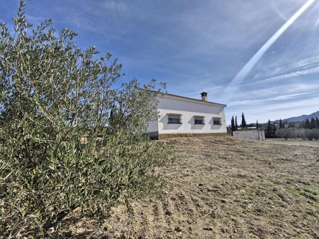 Villa con 4 Dormitorios  en Alhaurín el Grande