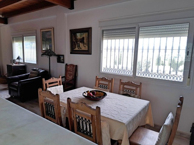 Villa con 4 Dormitorios  en Alhaurín el Grande