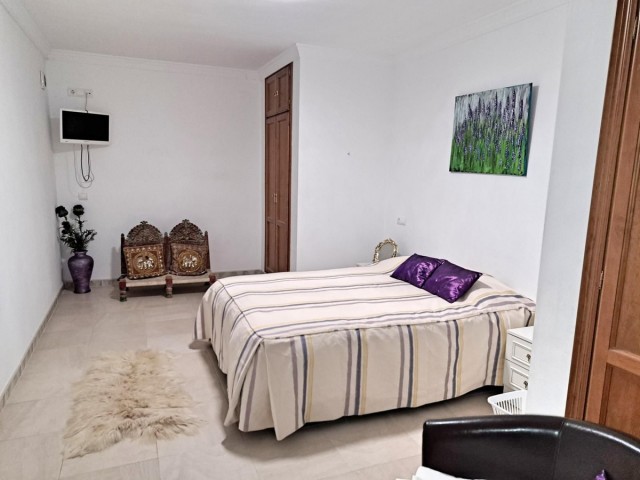Villa con 4 Dormitorios  en Alhaurín el Grande