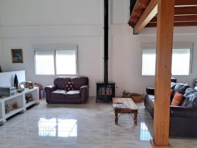 Villa con 4 Dormitorios  en Alhaurín el Grande