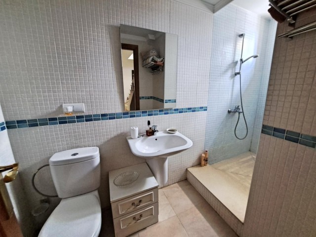 Villa con 4 Dormitorios  en Alhaurín el Grande