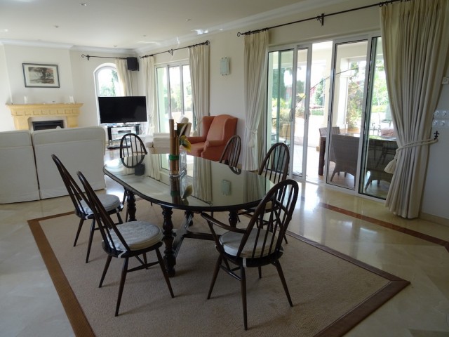 4 Bedrooms Villa in Sotogrande Alto