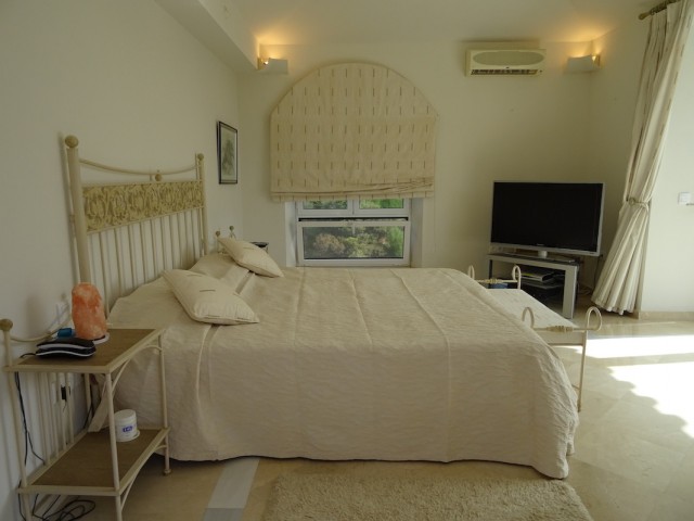 4 Bedrooms Villa in Sotogrande Alto
